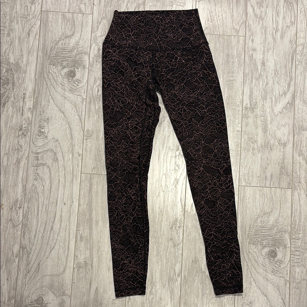 Lululemon Athletica Black and Pink Leggings​​